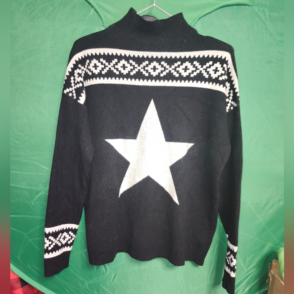 So soft Tahari Black and White Star Sweater (M)